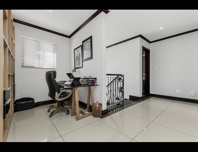 4 BEDROOM CLUSTER FOR SALE IN MAROELADAL
